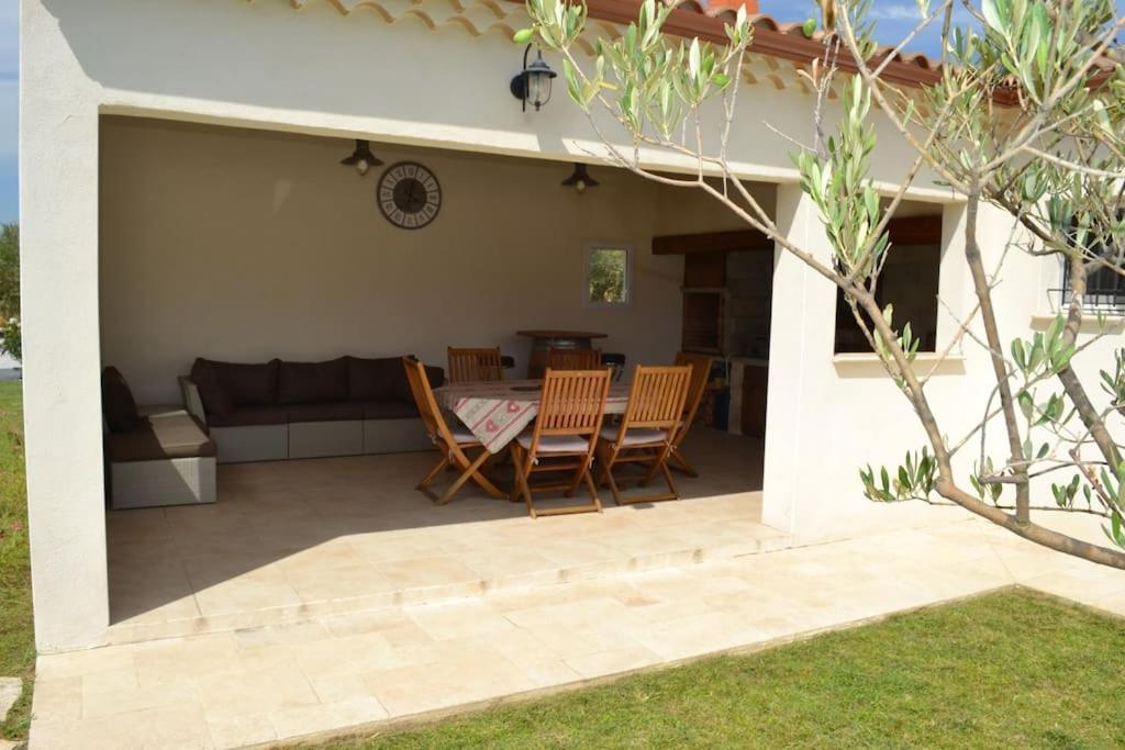 Joli Appartement Au Calme Entre Nimes Et Avignon Meynes Exterior photo